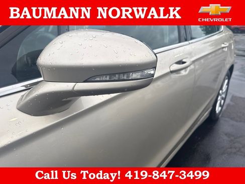 Used 2017 Ford Fusion SE w/ Fusion SE Technology Package FWD image 12