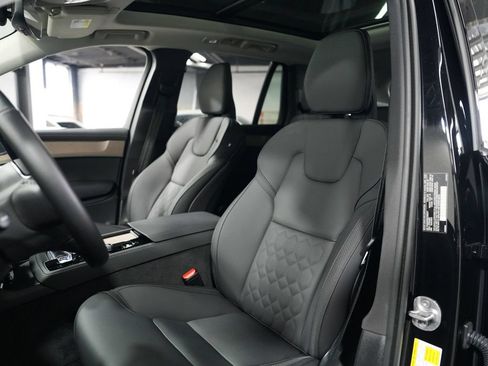 Used 2025 Volvo XC90 B6 Plus AWD/4WD image 29