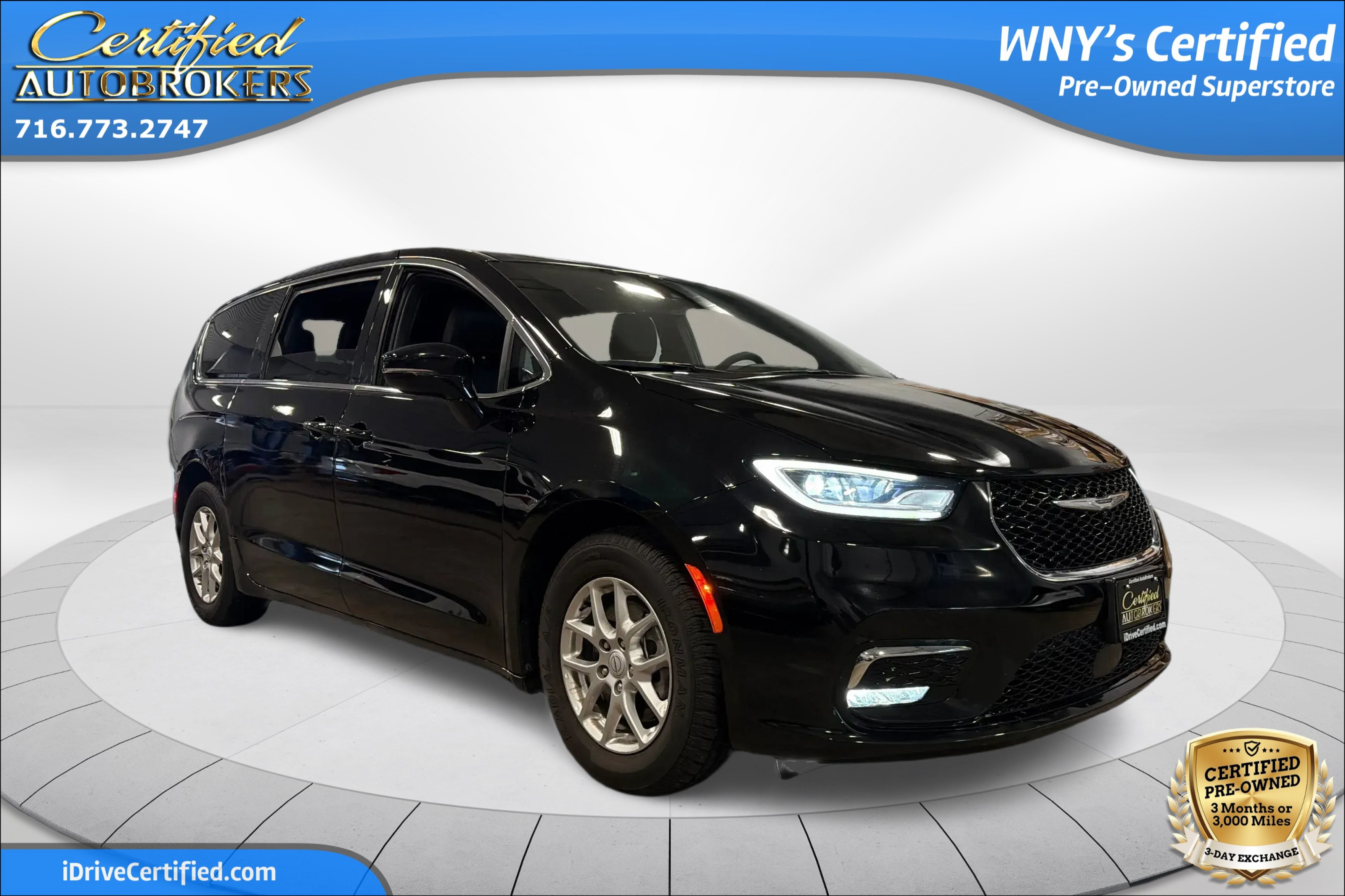 Used 2026 Chrysler Pacifica Select FWD image 3