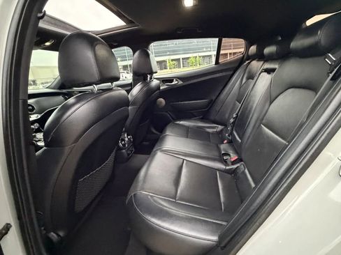 Used 2020 Kia Stinger GT1 RWD image 32