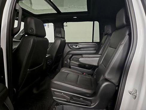 Used 2021 Chevrolet Suburban LT RWD image 10