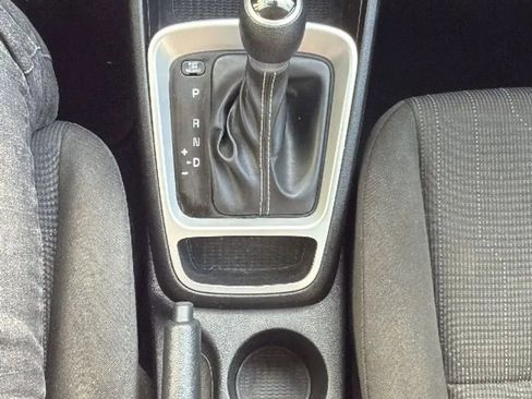 Used 2021 Hyundai Venue SE image 20