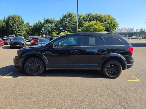 Used 2018 Dodge Journey SE w/ Connectivity Group FWD image 4