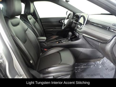 Used 2023 Jeep Compass Latitude AWD/4WD image 12