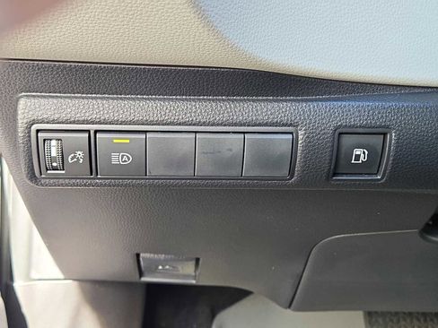 Used 2023 Toyota Corolla LE image 20