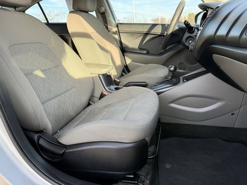 Used 2015 Kia Forte LX image 9