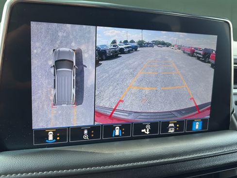 Used 2021 Chevrolet Tahoe Z71 w/ Z71 Signature Package AWD/4WD image 18