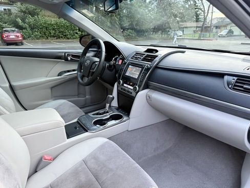 Used 2012 Toyota Camry XLE image 10