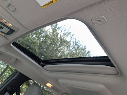 Used 2025 Toyota Sienna XLE w/ XLE Plus Package FWD image 19