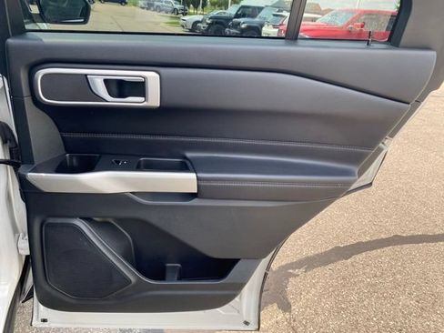 Used 2021 Ford Explorer XLT w/ Equipment Group 202A AWD/4WD image 30