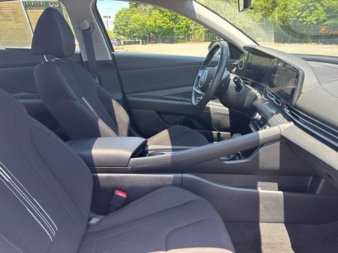 Used 2025 Hyundai Elantra SEL FWD image 40