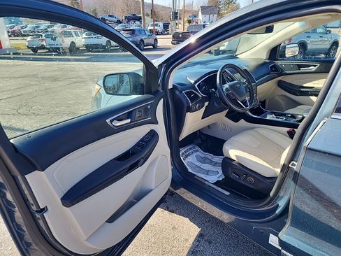 Used 2019 Ford Edge Titanium w/ Equipment Group 301A AWD/4WD image 10
