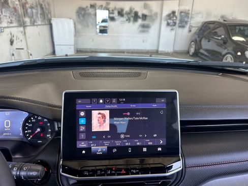 Used 2025 Jeep Compass Trailhawk image 18