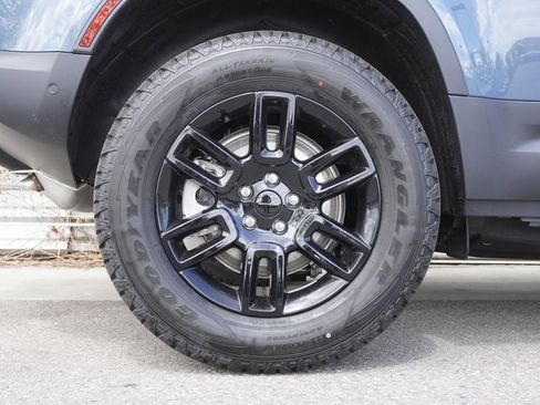 New 2026 Land Rover Defender 110 S image 32