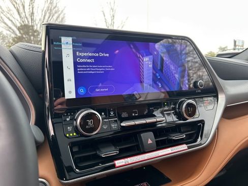 New 2026 Toyota Highlander Platinum image 25