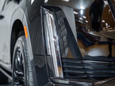 Used 2022 Cadillac Escalade ESV Sport Platinum w/ LPO, ONYX Package image 10