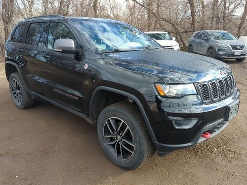 Used 2018 Jeep Grand Cherokee Trailhawk image 2