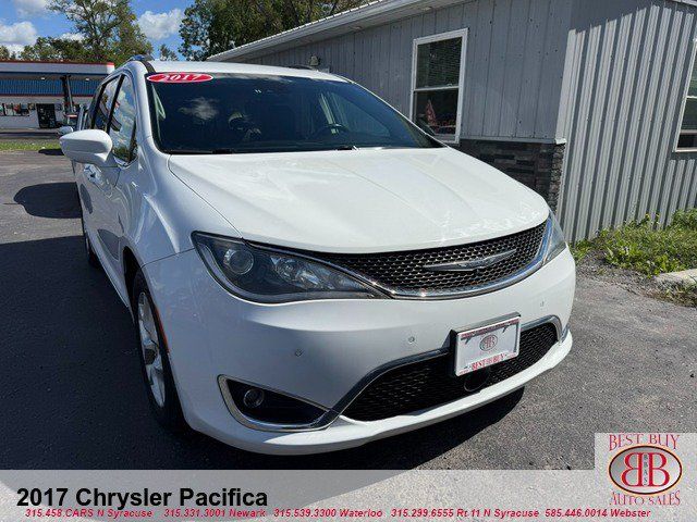 Used 2017 Chrysler Pacifica Touring-L Plus w/ Advanced Safetytec Group FWD image 1
