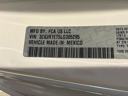Used 2020 RAM 1500 Classic SLT AWD/4WD image 19