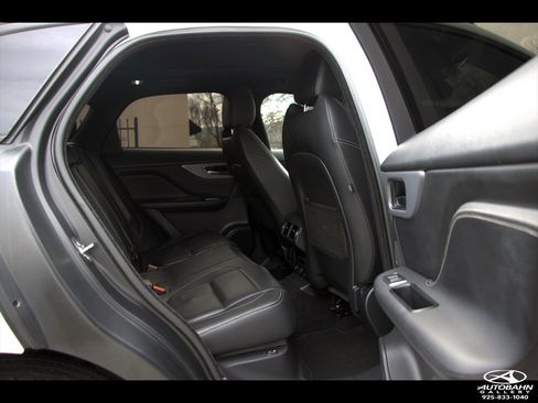 Used 2018 Jaguar F-PACE S image 33
