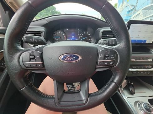 Used 2020 Ford Explorer XLT w/ Equipment Group 202A AWD/4WD image 16