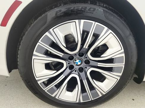 Used 2023 BMW i7 xDrive60 AWD/4WD image 76
