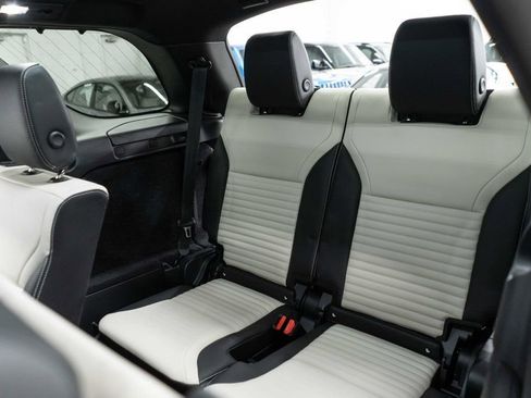 Used 2024 Land Rover Discovery Dynamic SE AWD/4WD image 18