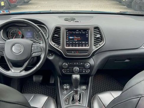 Used 2020 Jeep Cherokee Trailhawk w/ Cold Weather Group AWD/4WD image 28