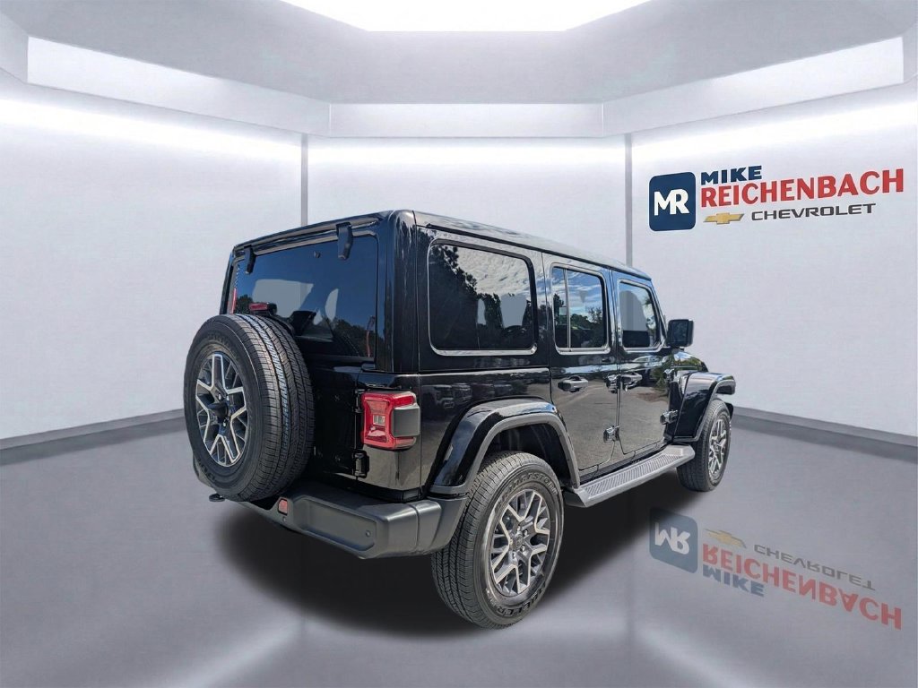 Used 2026 Jeep Wrangler Unlimited Sahara AWD/4WD image 4