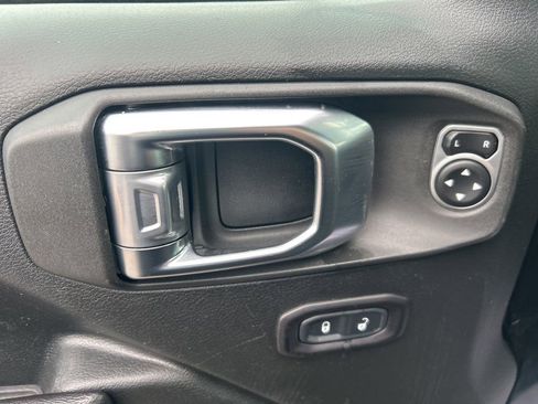Used 2018 Jeep Wrangler Unlimited Sport S AWD/4WD image 10