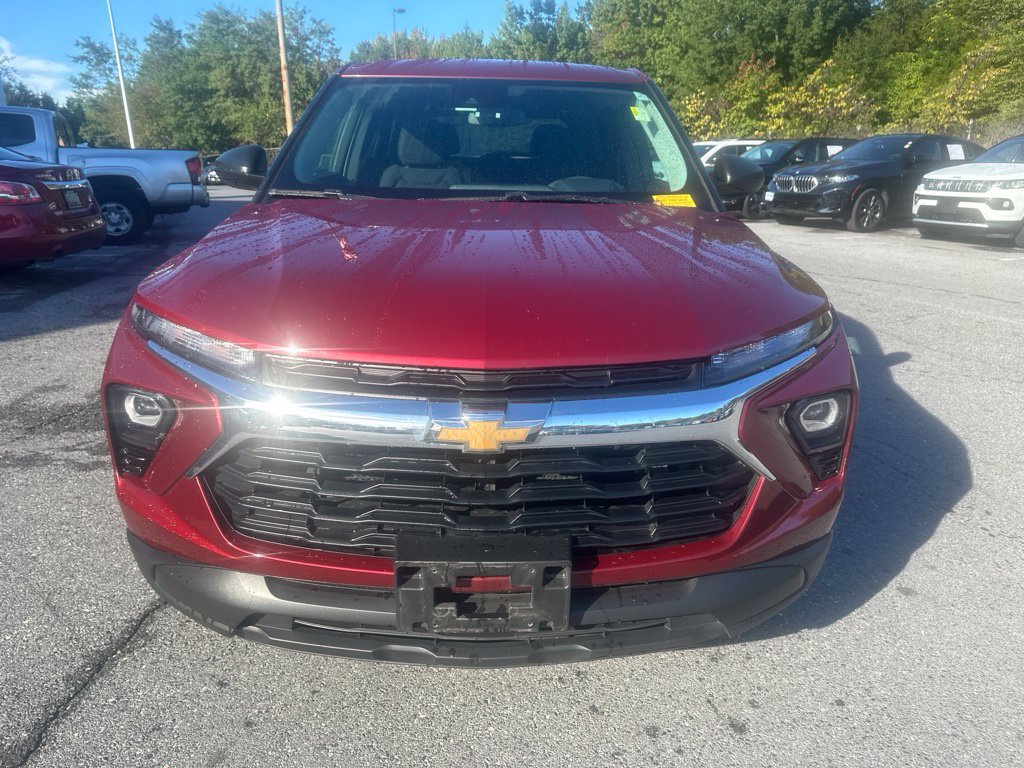 Used 2024 Chevrolet TrailBlazer LS w/ LS Convenience Package FWD image 2