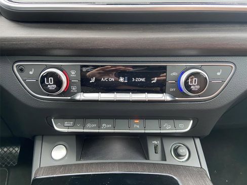 Used 2025 Audi Q5 2.0T Premium image 30