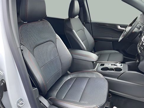 New 2025 Ford Escape ST-Line w/ Tech Pack #1 AWD/4WD image 38
