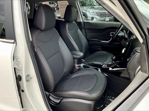 Used 2018 Kia Soul ! image 7
