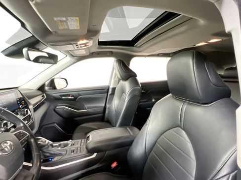 Used 2022 Toyota Highlander XLE image 21