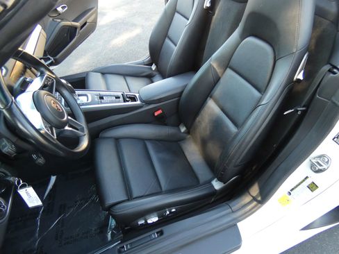 Used 2017 Porsche 718 Boxster S image 37