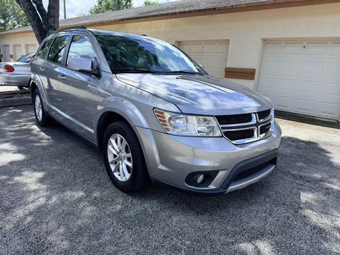 Used 2016 Dodge Journey SXT image 1