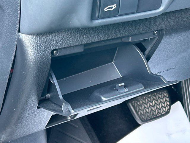 Used 2022 Toyota Highlander XLE AWD/4WD image 28