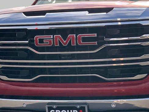Used 2025 GMC Sierra 1500 SLT w/ SLT Premium Plus Package AWD/4WD image 30
