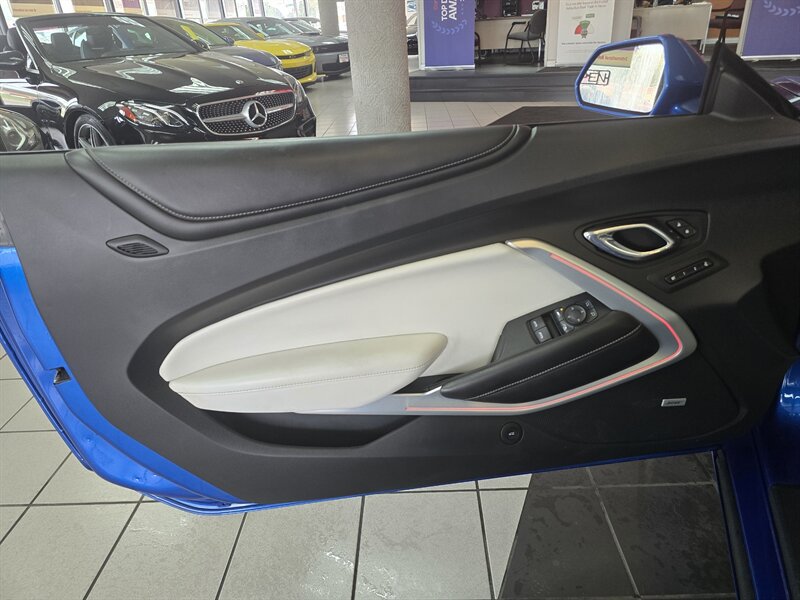 Used 2017 Chevrolet Camaro LT RWD image 8