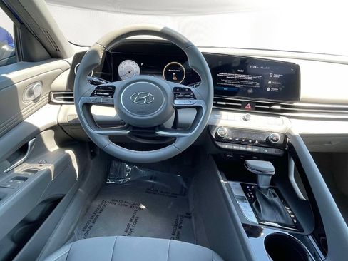 Used 2023 Hyundai Elantra SEL w/ Convenience Package FWD image 11