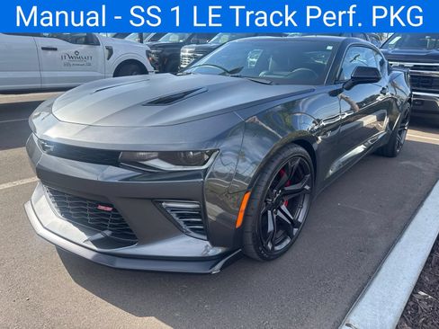 Used 2018 Chevrolet Camaro SS RWD image 17