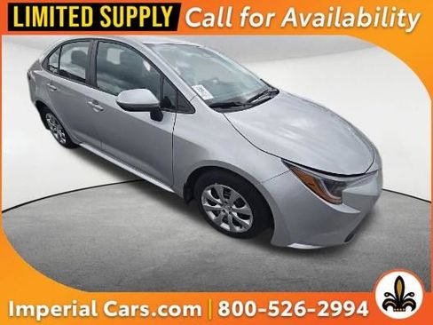 Used 2025 Toyota Corolla LE FWD image 1