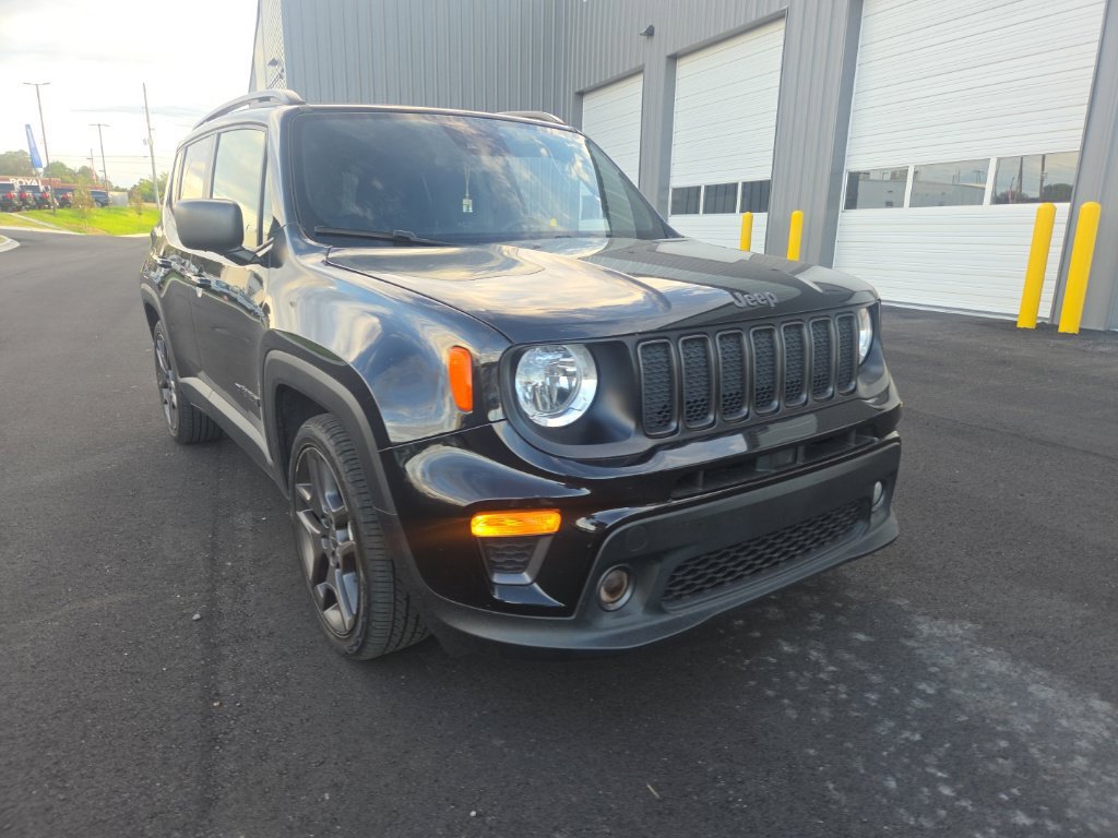 Used 2021 Jeep Renegade Latitude FWD image 2