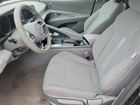 Used 2021 Hyundai Elantra SEL FWD image 3
