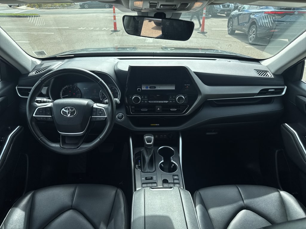Used 2023 Toyota Highlander XLE AWD/4WD image 13