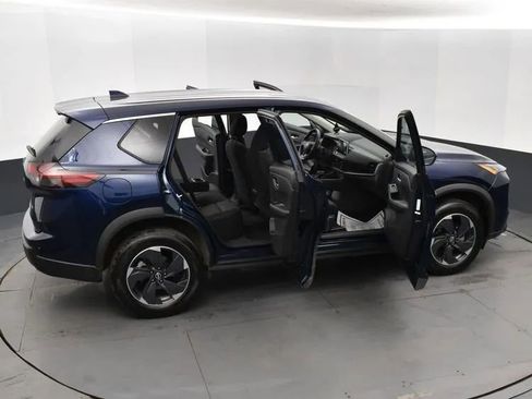 Used 2025 Nissan Rogue SV image 6