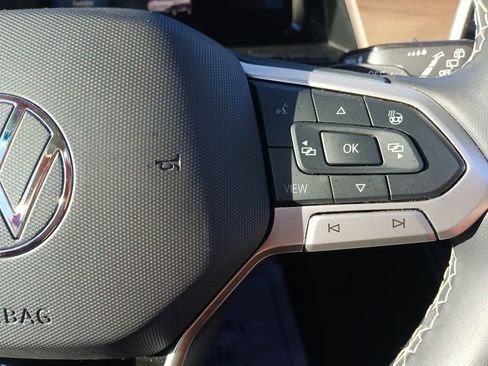 Used 2024 Volkswagen Atlas SE image 16