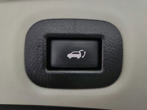 Used 2020 Nissan Rogue SV image 31