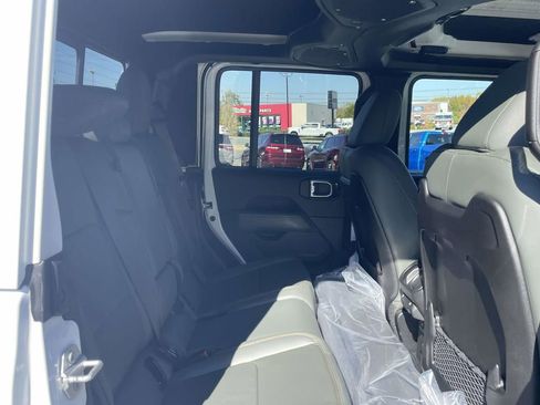 New 2026 Jeep Gladiator Mojave AWD/4WD image 17